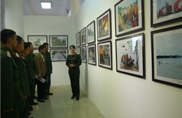 Triển lãm ảnh “Lực lượng vũ trang Thủ đô với sự nghiệp bảo vệ Thủ đô”